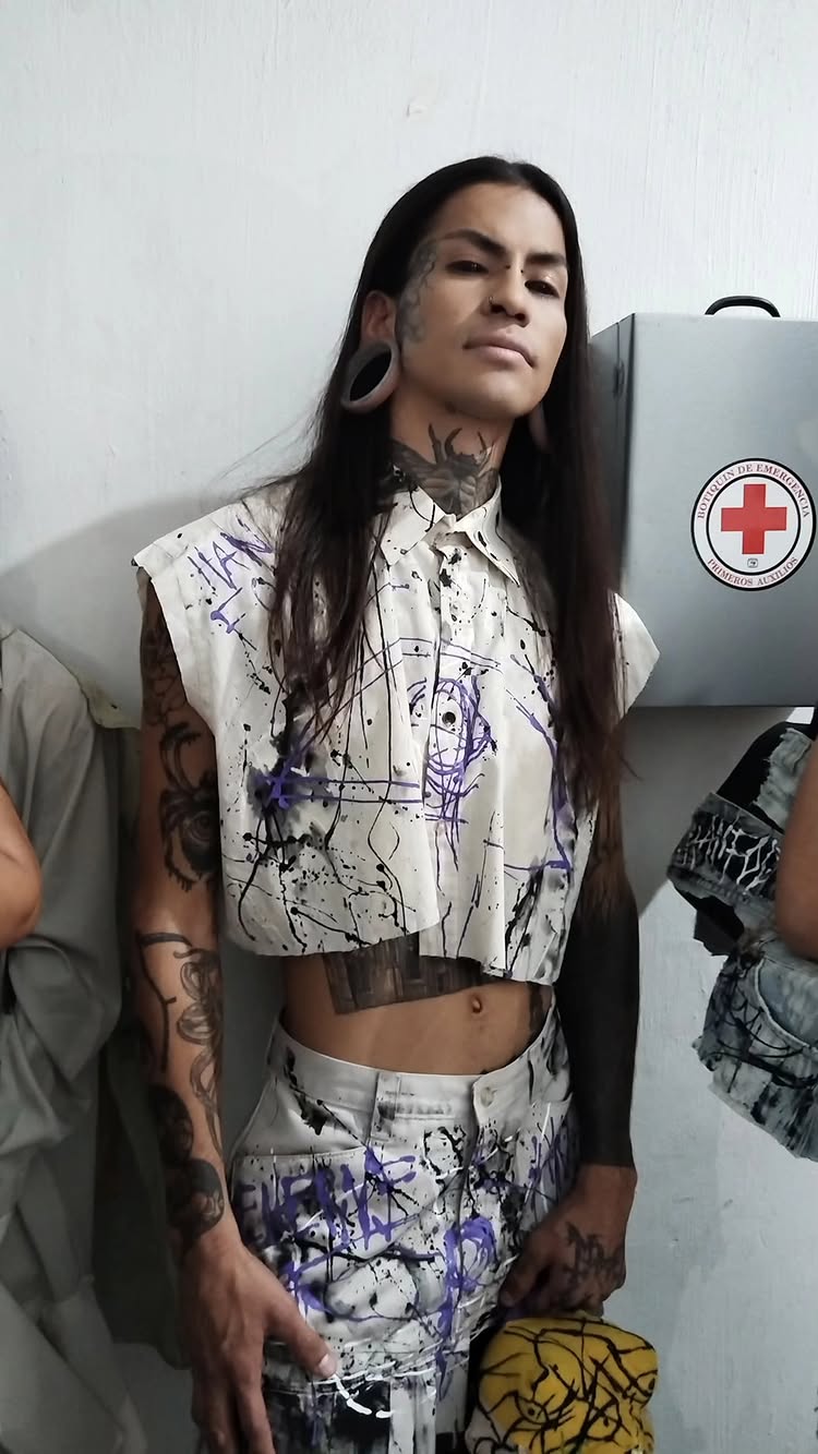 Conjunto de mezclilla pintado a mano